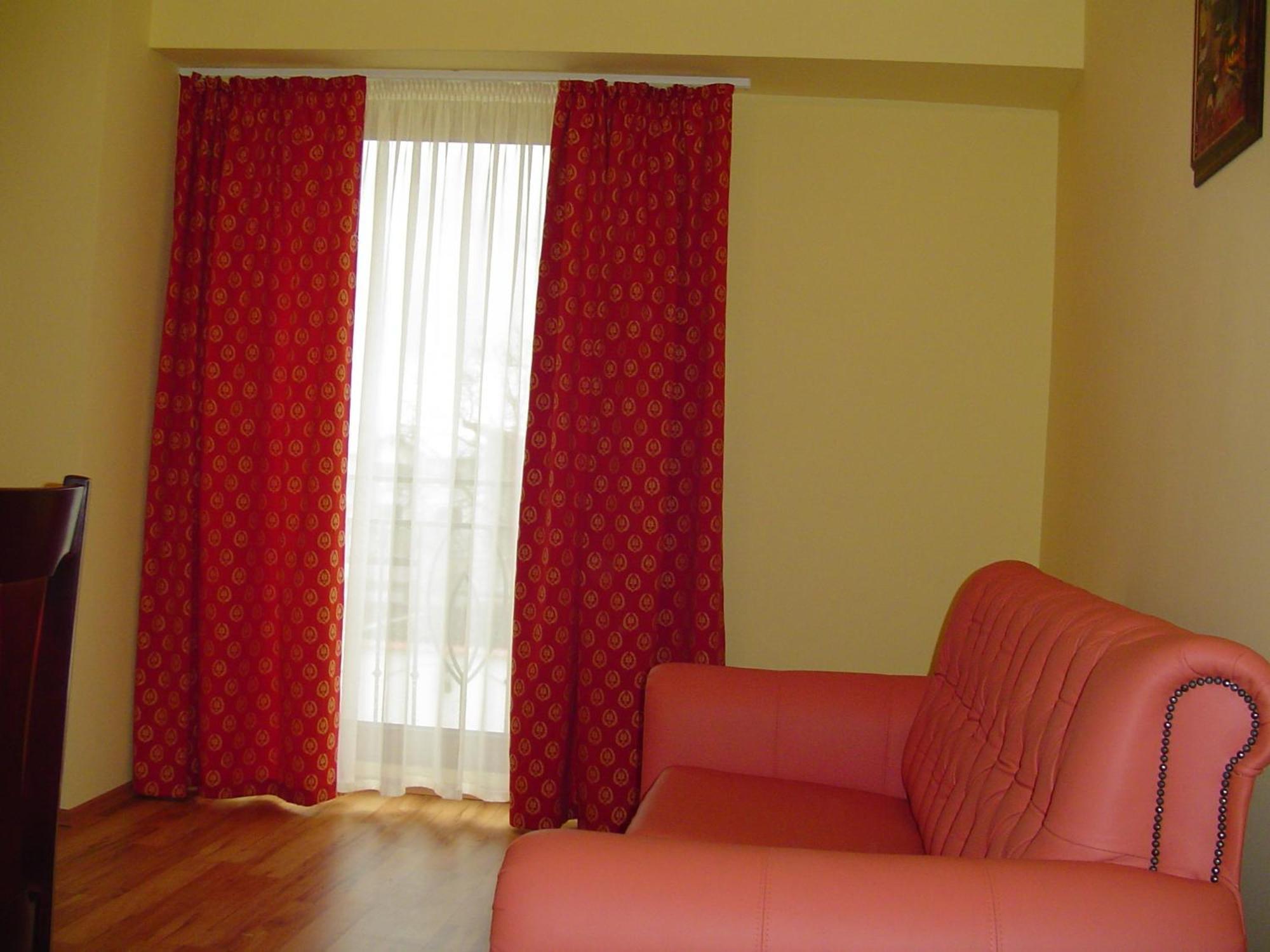 פלוייסטי Hotel Europa מראה חיצוני תמונה