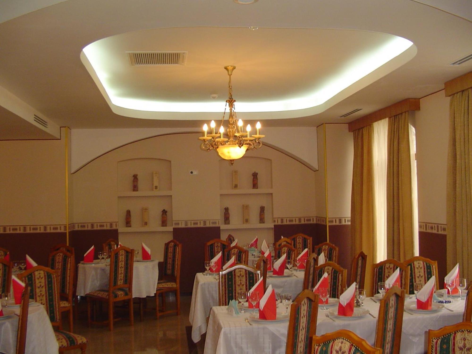 פלוייסטי Hotel Europa מראה חיצוני תמונה
