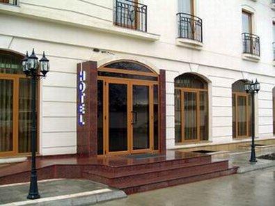 פלוייסטי Hotel Europa מראה חיצוני תמונה