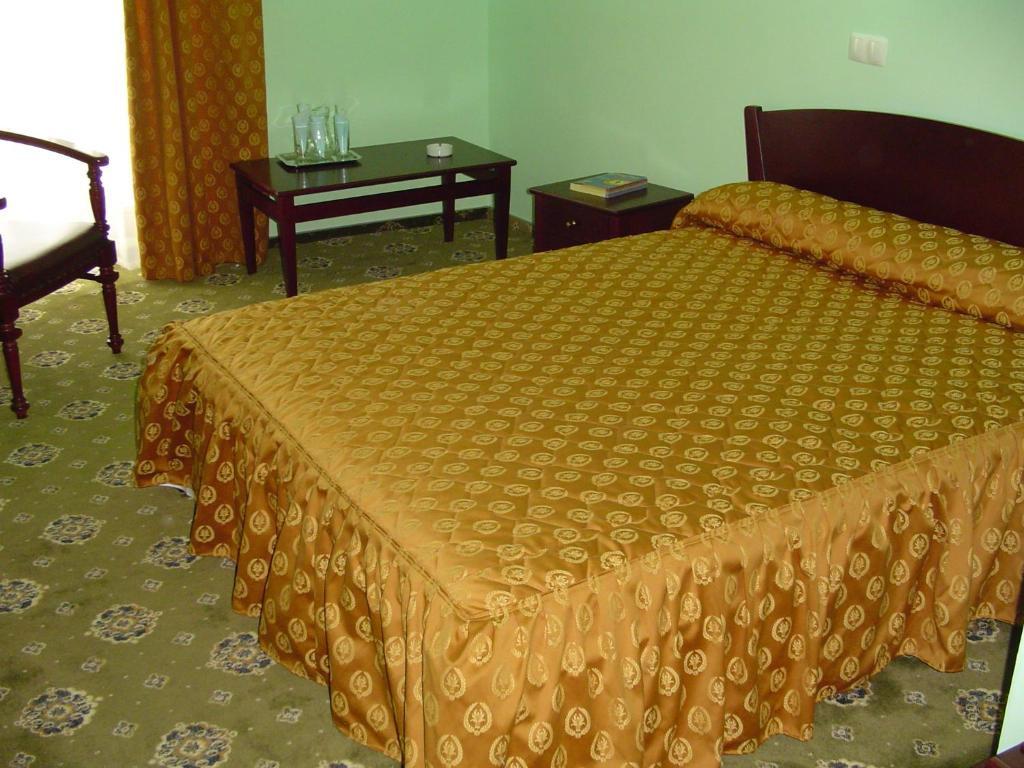 פלוייסטי Hotel Europa חדר תמונה