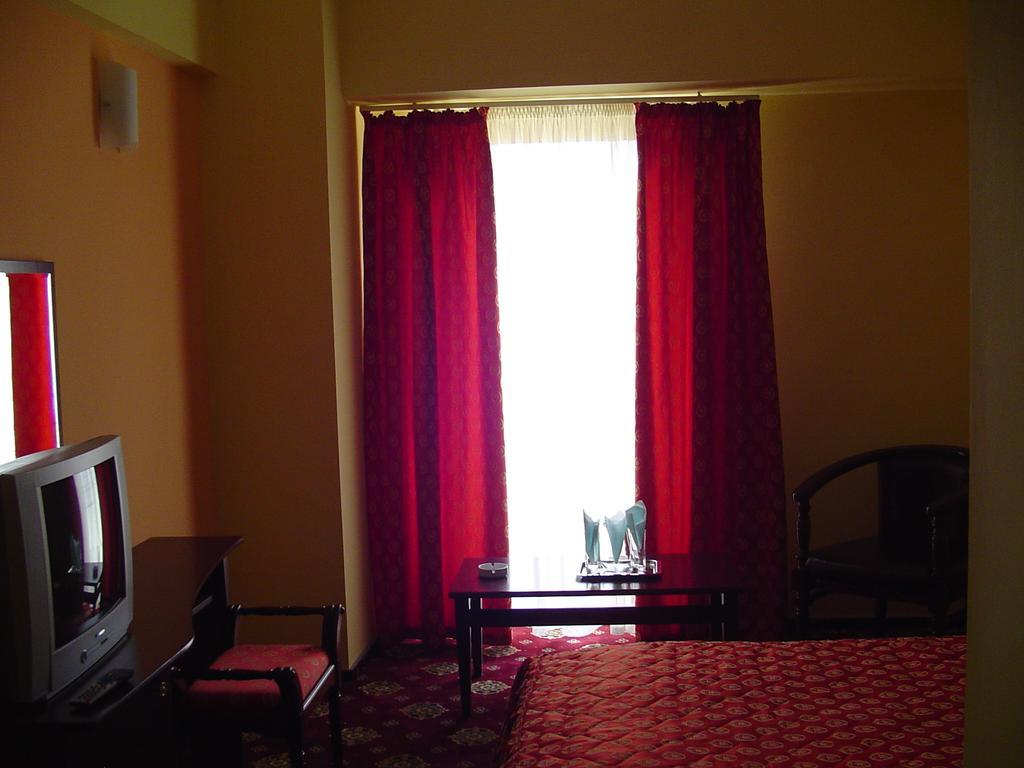 פלוייסטי Hotel Europa חדר תמונה