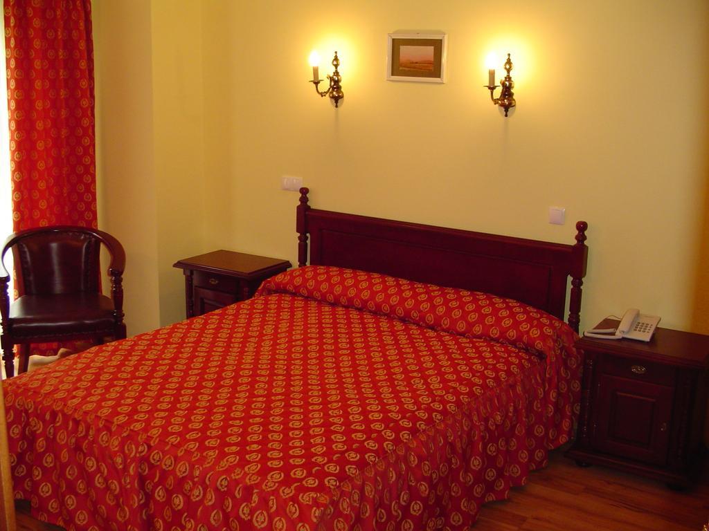 פלוייסטי Hotel Europa חדר תמונה